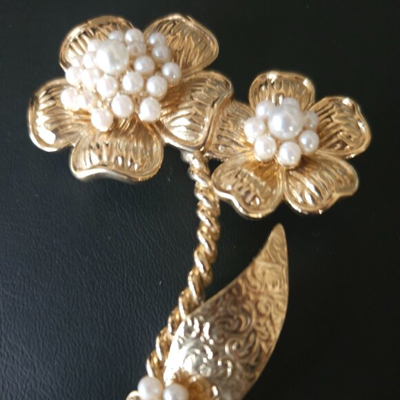Vintage Butler & Wilson Faux Pearl Flower Brooch Pin - Picture 7 of 9